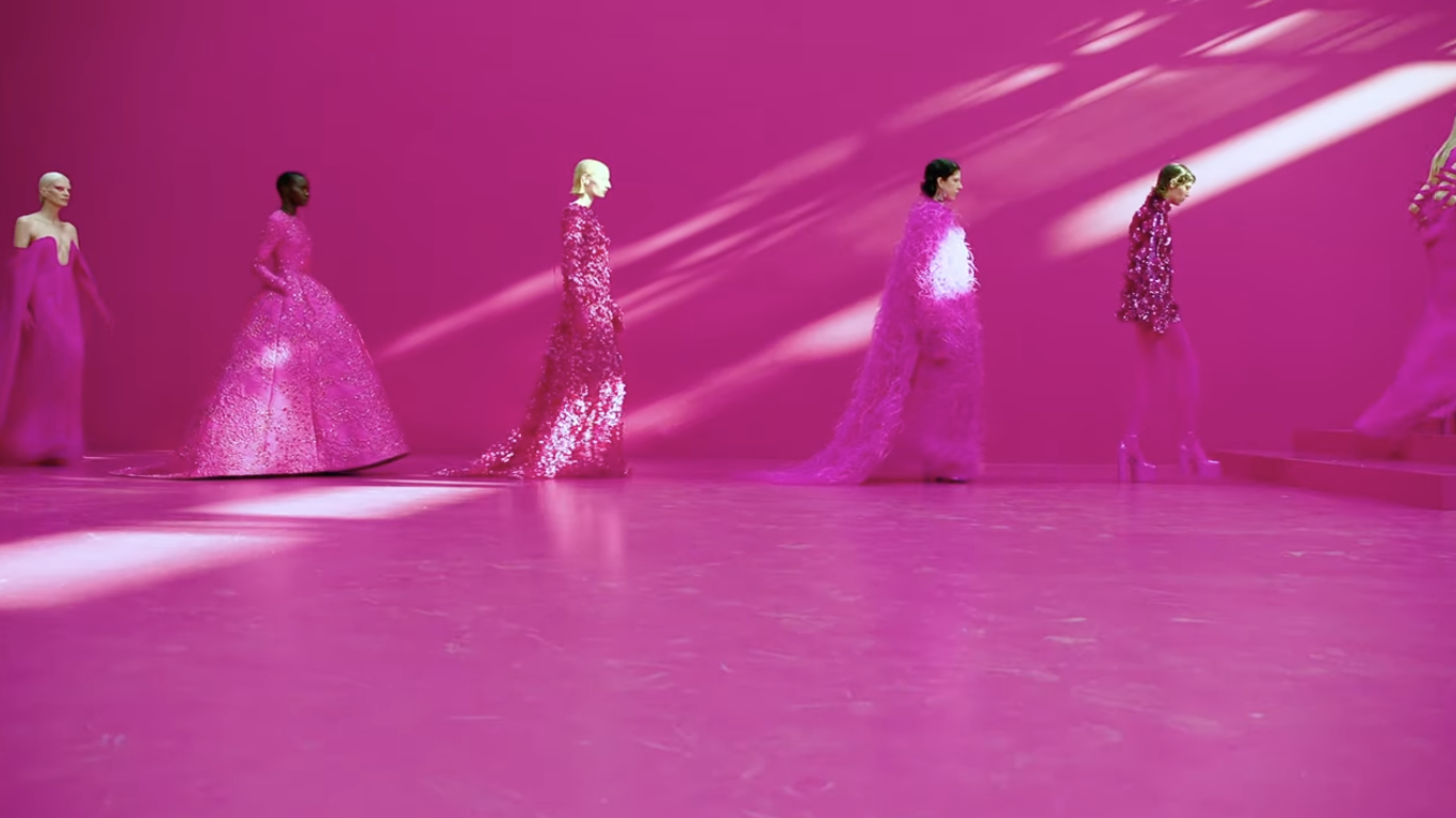 VALENTINO ヴァレンティノのドレスの秘密 - MAGAZINE | NUMBER 5 